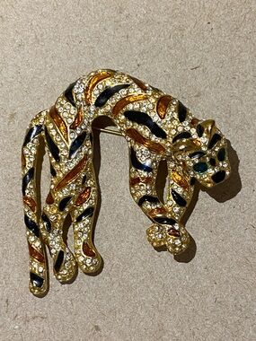 Vintage Ciner? Leopard Gold Tone Enamel and rhinestone pace Cat  Brooch Pin